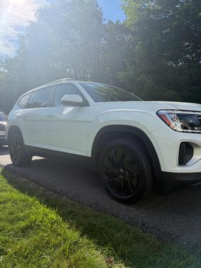 White 2024 Volkswagen Atlas 2.0T SE w/Technology 4MOTION