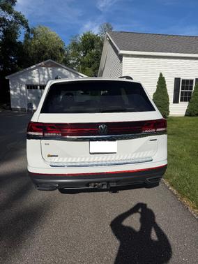 White 2024 Volkswagen Atlas 2.0T SE w/Technology 4MOTION