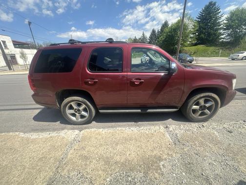 Red 2008 Chevrolet Tahoe LT
