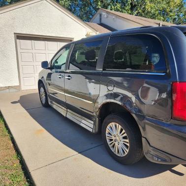 2012 Chrysler Town & Country Limited