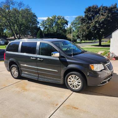 2012 Chrysler Town & Country Limited