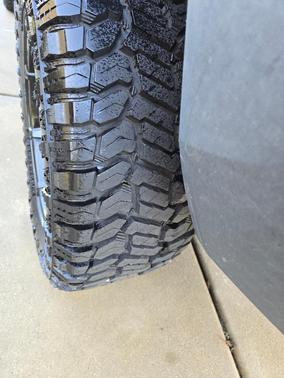 Black 2008 Hummer H3 Base