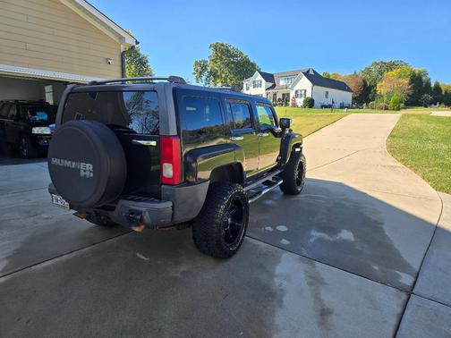 Black 2008 Hummer H3 Base