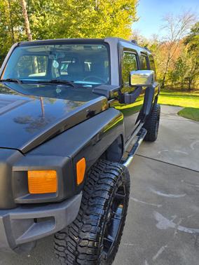 Black 2008 Hummer H3 Base