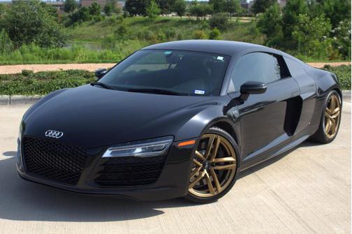 Black 2014 Audi R8 5.2