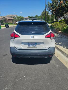 White 2019 Nissan Kicks SV