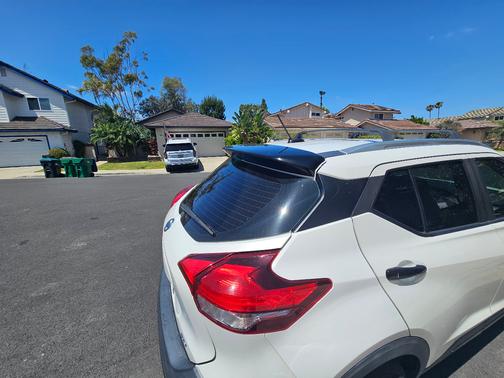 White 2019 Nissan Kicks SV