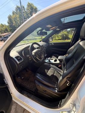 White 2015 Jeep Grand Cherokee Altitude