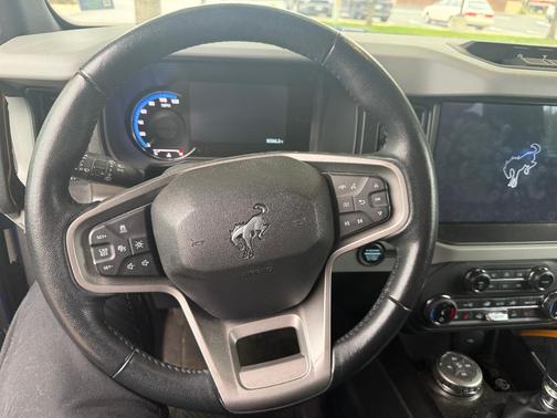 Blue 2022 Ford Bronco Badlands Advanced