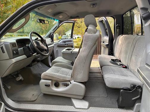 Gray 2004 Ford F-250 XLT SuperCab Super Duty
