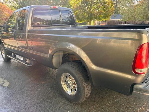 Gray 2004 Ford F-250 XLT SuperCab Super Duty