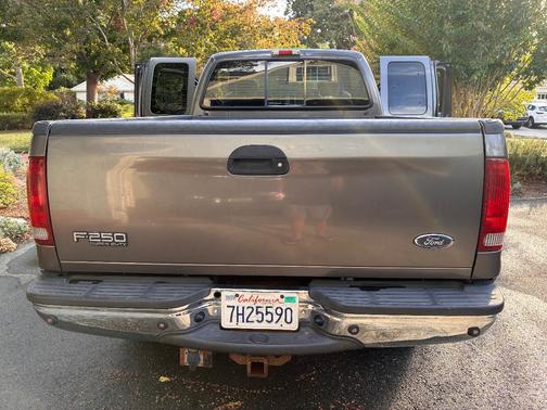 Gray 2004 Ford F-250 XLT SuperCab Super Duty