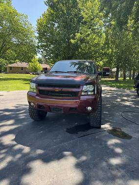 Red 2008 Chevrolet Tahoe LT