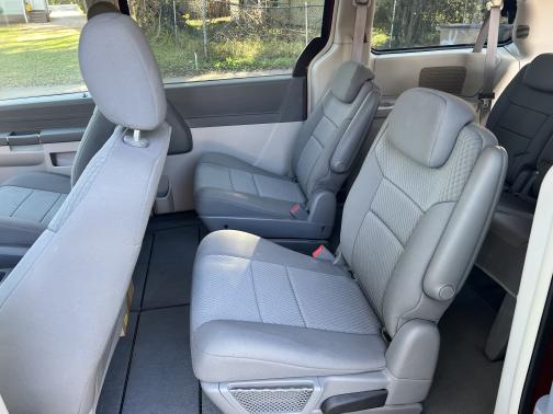 2010 Chrysler Town & Country LX