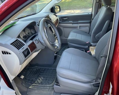 2010 Chrysler Town & Country LX