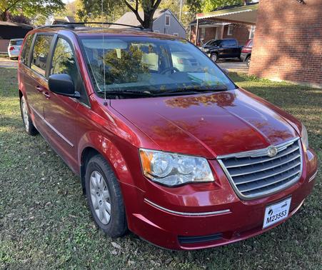 2010 Chrysler Town & Country LX