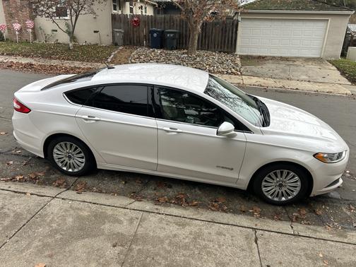 2016 Ford Fusion Hybrid SE