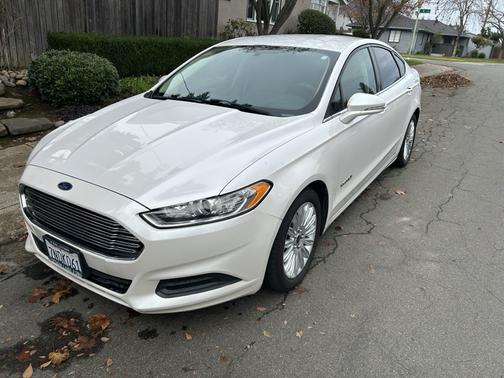 2016 Ford Fusion Hybrid SE