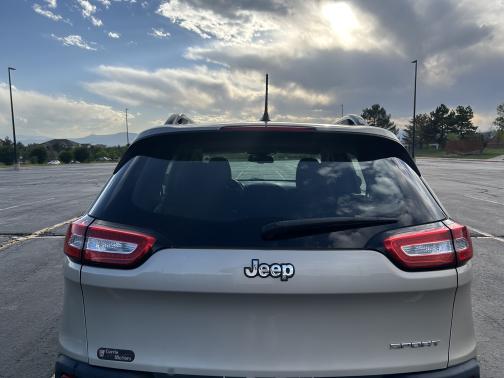 2015 Jeep Cherokee Sport