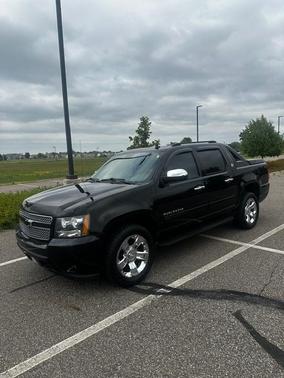Black 2013 Chevrolet Avalanche LT