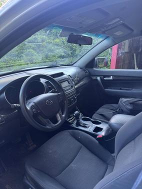 White 2015 Kia Sorento LX