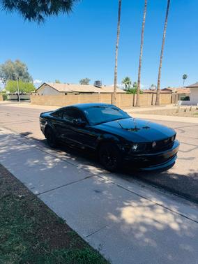 Black 2005 Ford Mustang Deluxe