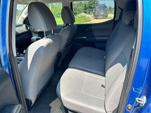 Blue 2018 Toyota Tacoma SR5