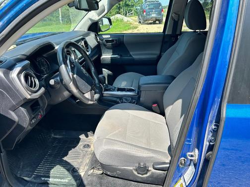 Blue 2018 Toyota Tacoma SR5