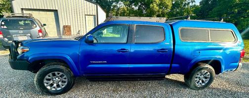 Blue 2018 Toyota Tacoma SR5