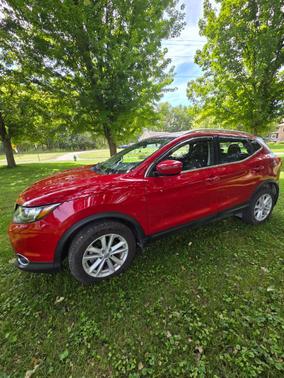 Red 2017 Nissan Rogue Sport SV