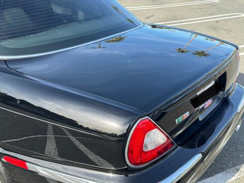 2004 Jaguar XJR Base