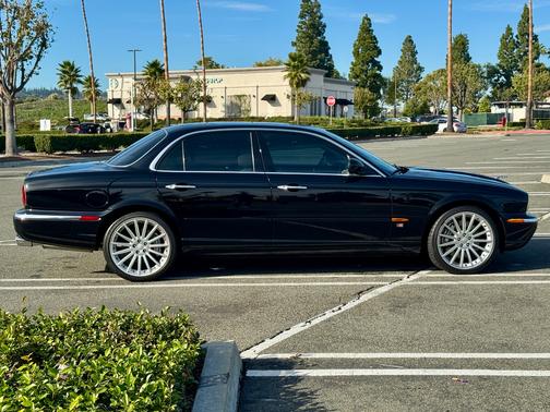 2004 Jaguar XJR Base