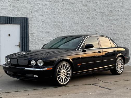 2004 Jaguar XJR Base