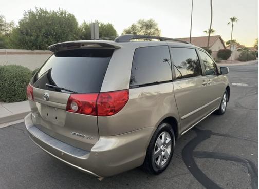 Gold 2008 Toyota Sienna XLE
