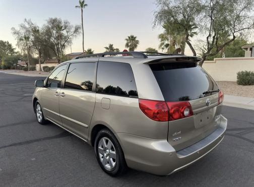 Gold 2008 Toyota Sienna XLE