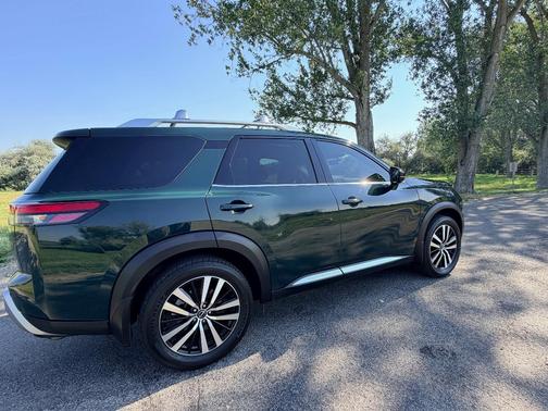 Green 2023 Nissan Pathfinder Platinum