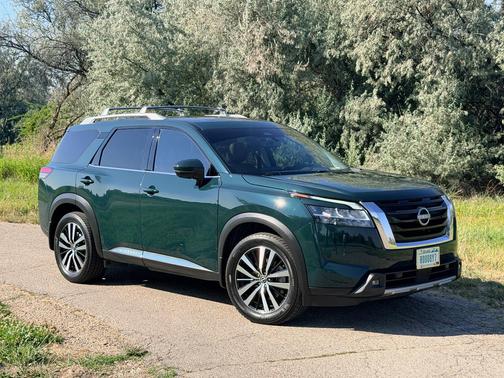 Green 2023 Nissan Pathfinder Platinum