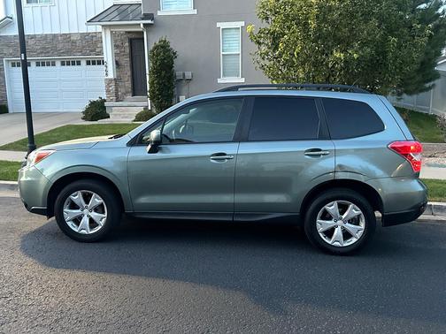 Green 2015 Subaru Forester 2.5i Premium