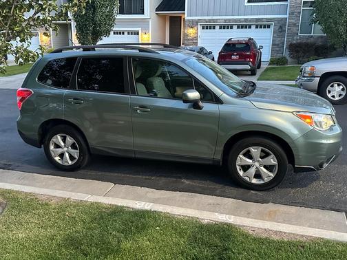 Green 2015 Subaru Forester 2.5i Premium