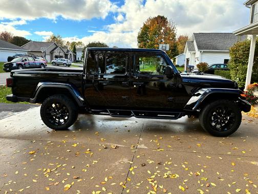 Black 2024 Jeep Gladiator Nighthawk