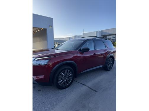 2022 Nissan Pathfinder SL