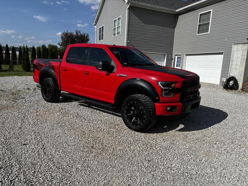 Red 2016 Ford F-150 XLT