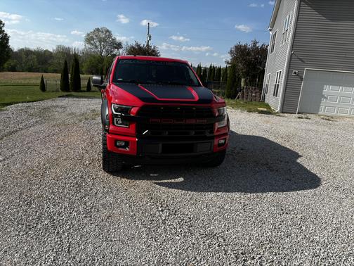 Red 2016 Ford F-150 XLT