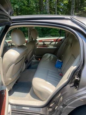 Brown 2005 Lincoln Town Car Signature