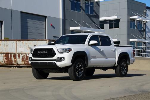 Photo 1 of 24 of 2017 Toyota Tacoma TRD Sport