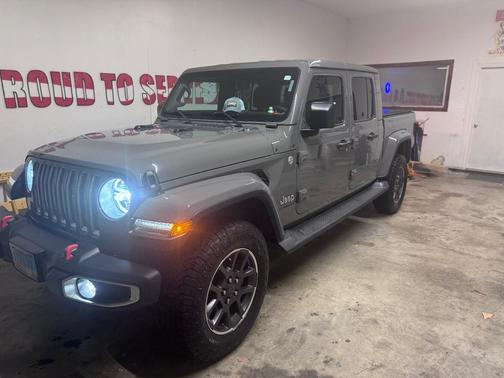 Gray 2020 Jeep Gladiator Overland