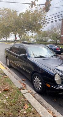 Photo 4 of 14 of 2000 Mercedes-Benz E-Class E320