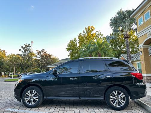 2020 Nissan Pathfinder SL