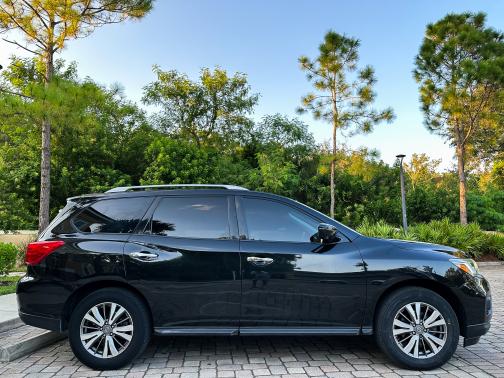 2020 Nissan Pathfinder SL