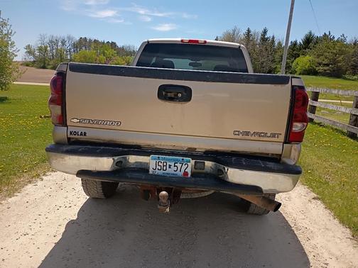 Beige 2004 Chevrolet Silverado 2500 LS H/D Extended Cab